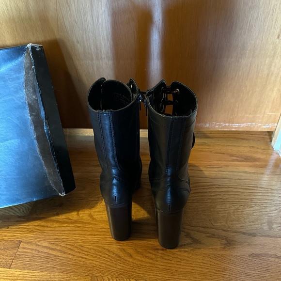 Black platform boots by Kendall & Kylie Jenner - Picture 4 of 5